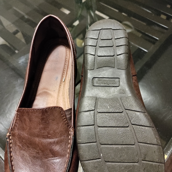 Pre-Loved pair of Brown Loafers - Picture 2 of 3